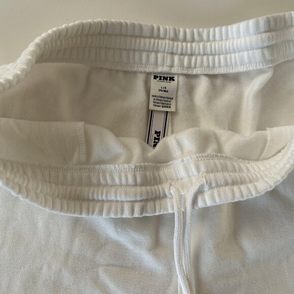 VS Pink Ivy Fleece Campus Shorts Optic White Strawberry L NWT - Picture 3 of 5